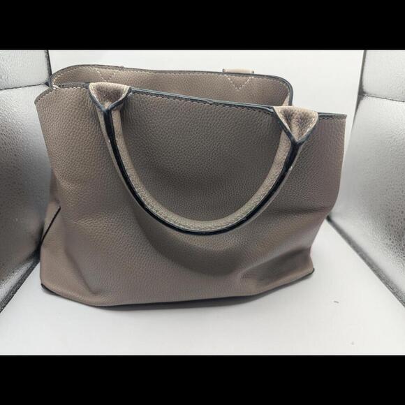 Stylish London Fog Hand Bag - Excellent Condition - Picture 8 of 9